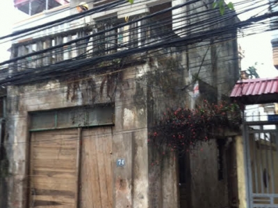Phá dỡ nhà 2 tầng tại số nhà 74 ngõ 81 đường Lạc Long Quân Hà Nội